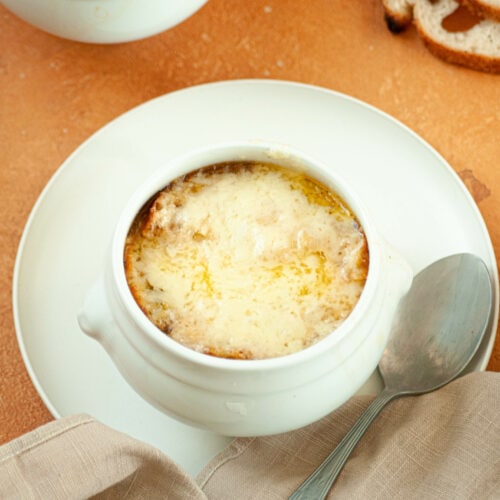 Soupe réconfortante aux oignons caramélisés et Beaufort - Marie Food Tips
