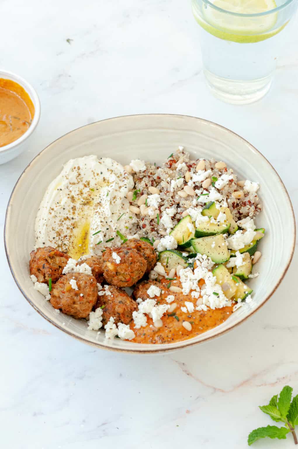Quinoa bowl, falafels, labneh libanais & sauce tahini Marie Food Tips