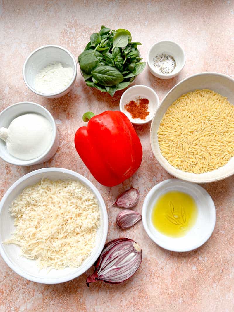Ingredients for pasta with cream of bell pepper sauce.