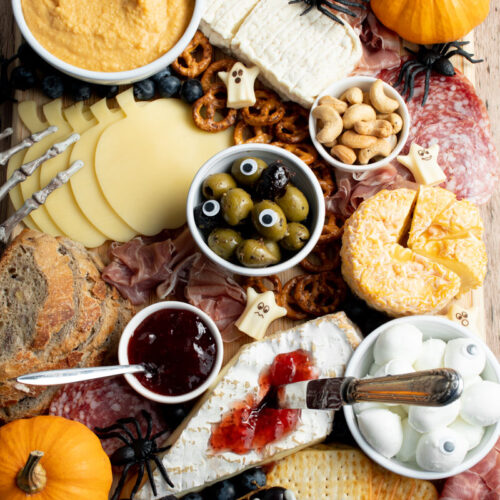 Plateau De Service D'Halloween En Bois, Planche De Charcuterie En Bois - Plateau à Collation Décoratif Crâne Toile D'araignée Fantôme Momie | Planches De Charcuterie D'apéritif, Plateaux De Service Et