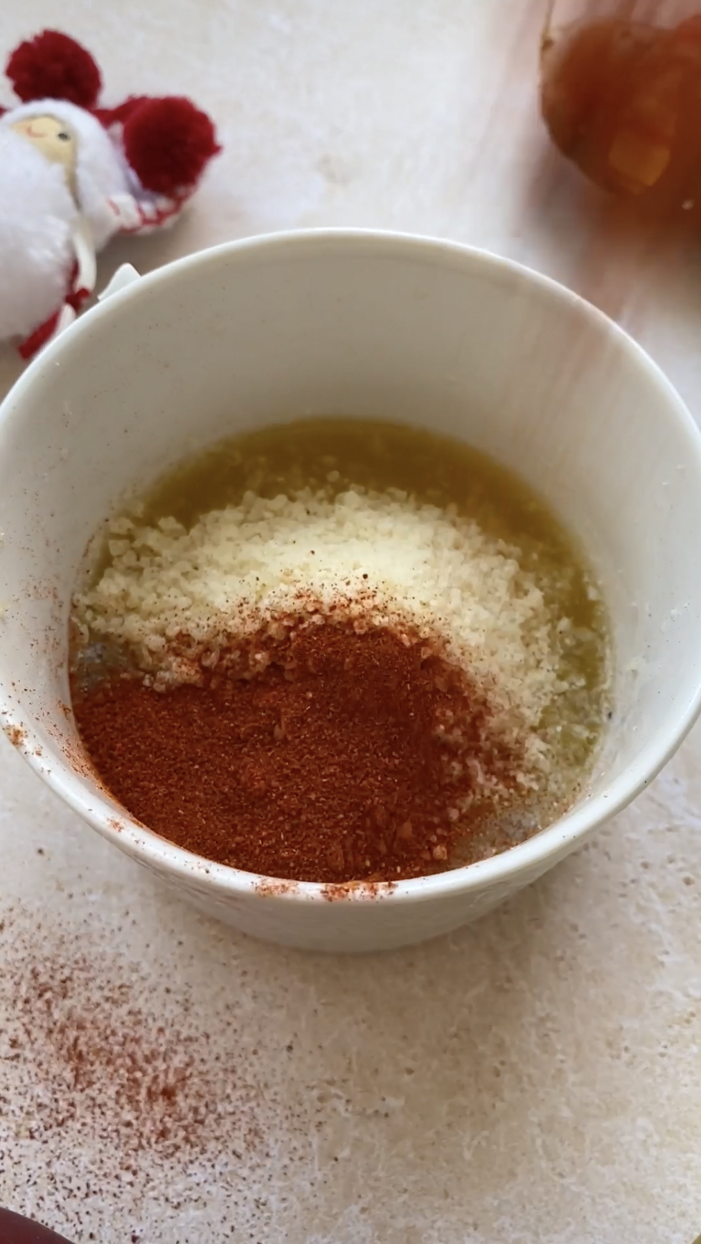 Du paprika en poudre ajouté au mélange.