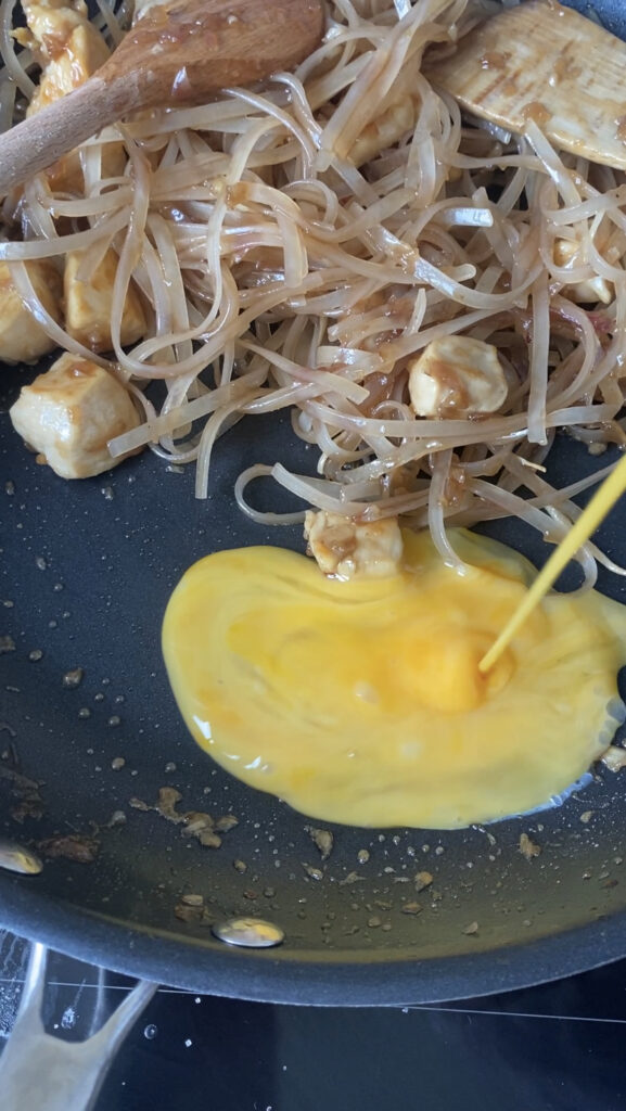 Easy homemade chicken Pad Thai (authentic recipe) - Marie Food Tips