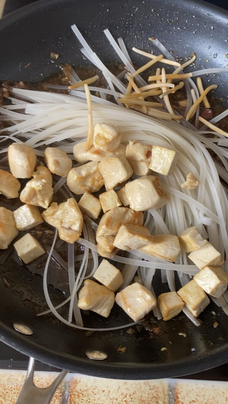 Easy homemade chicken Pad Thai (authentic recipe) - Marie Food Tips