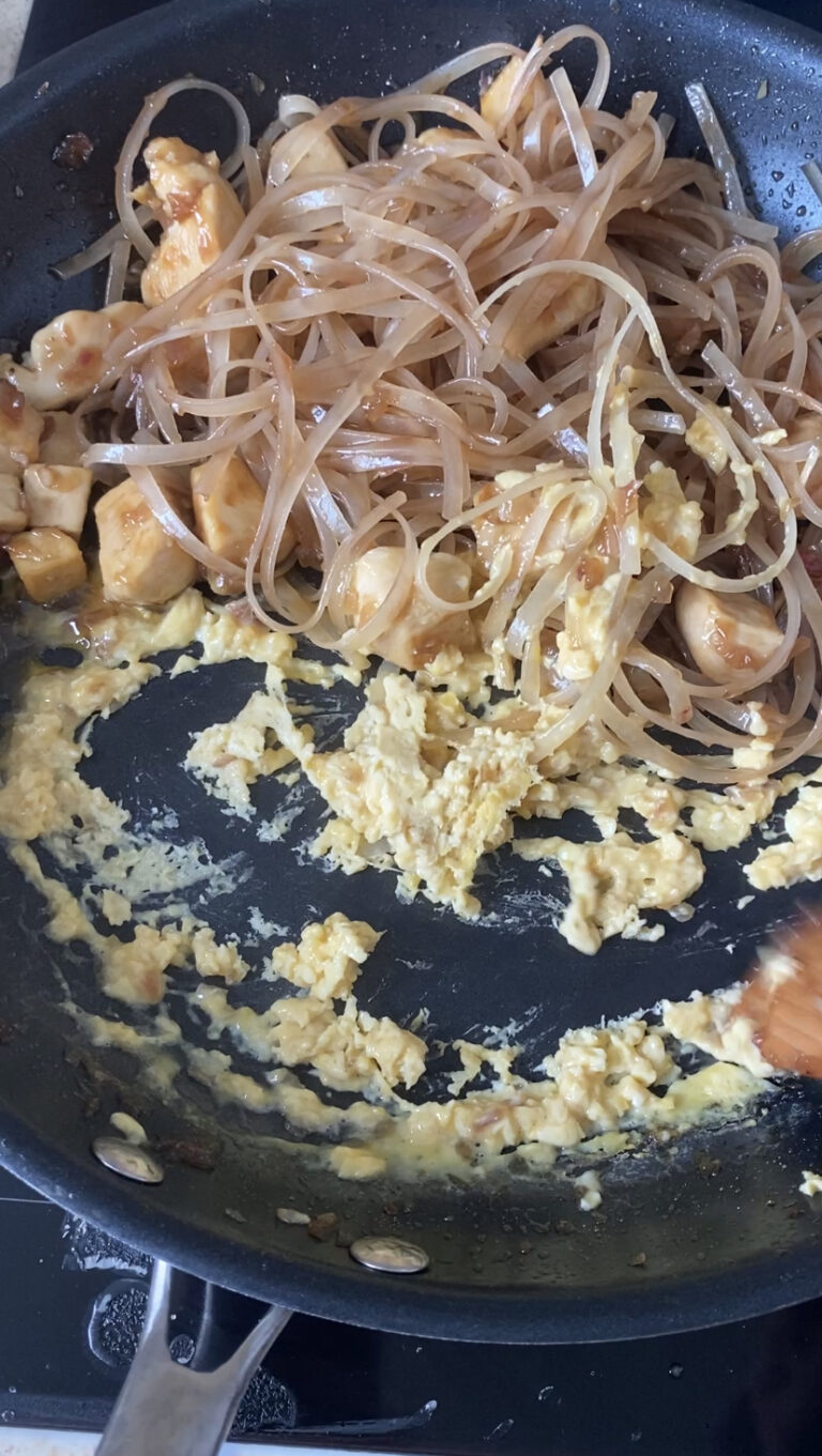 Easy homemade chicken Pad Thai (authentic recipe) - Marie Food Tips