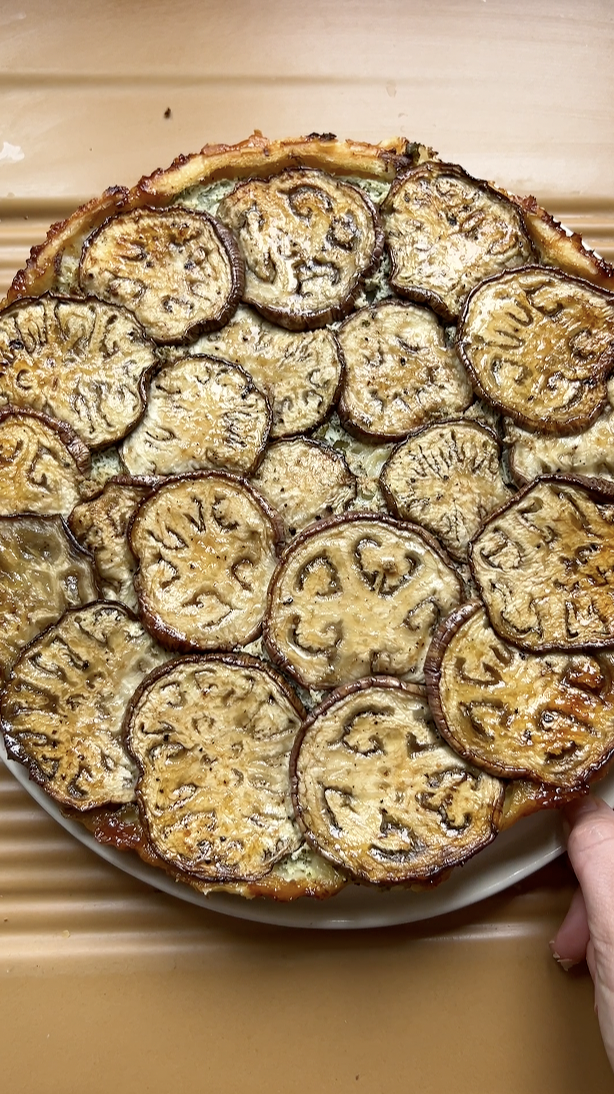 Tarte tatin d'aubergines après la cuisson.