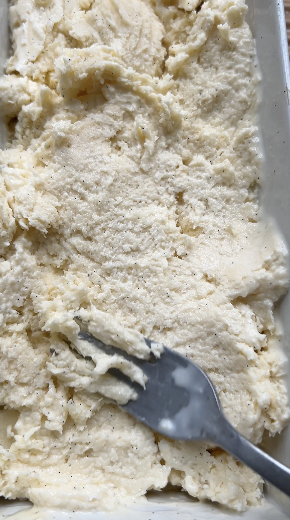 Whisk that mixes ice cream.