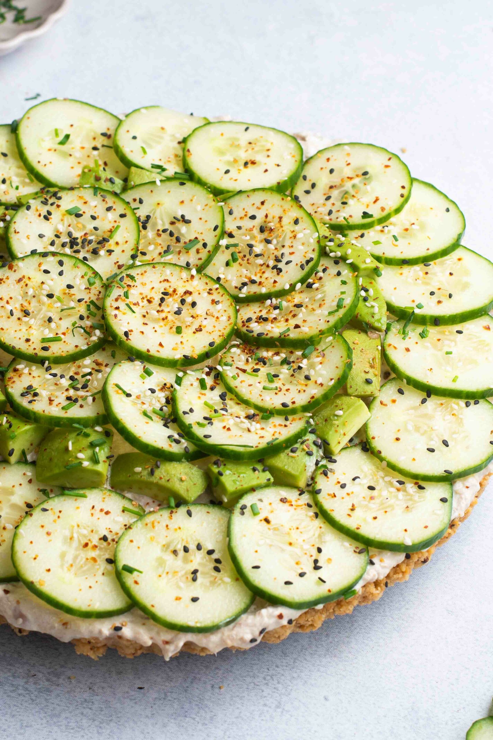 Tarte au concombre et à l'avocat.